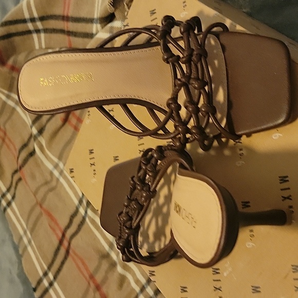 Heels - Picture 2 of 3